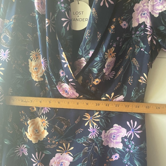 🎉$10 SALE! Lost+Wander navy floral mini - Picture 9 of 10